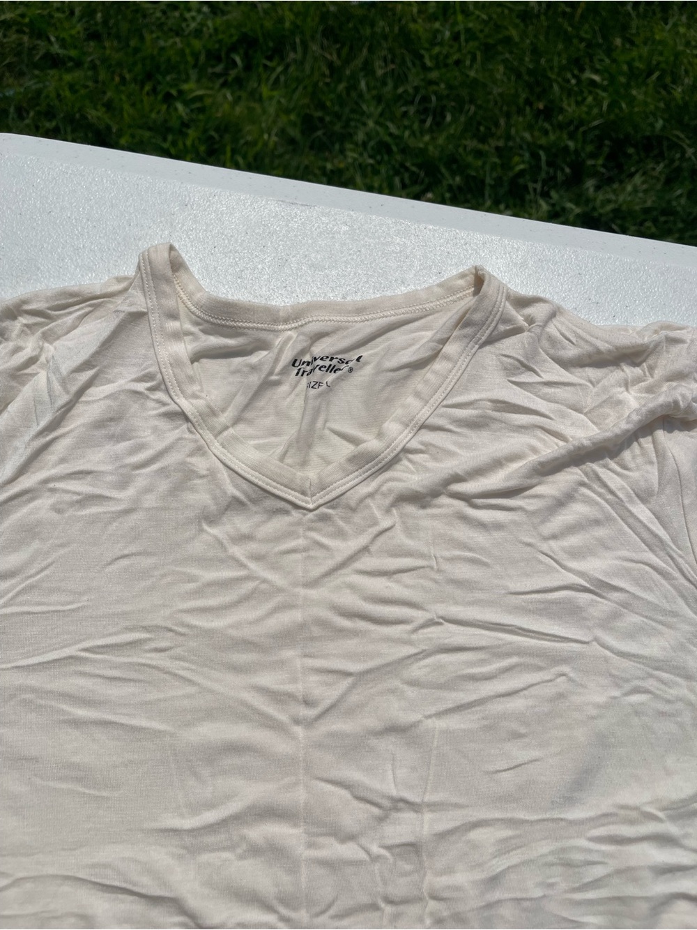 Universal Thread Men's V-Neck T-Shirt — Cream
